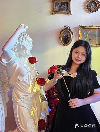 这浪漫威士忌餐吧氛围感也太好了吧