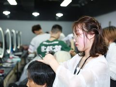 -粤港芭莎美容美发化妆学校