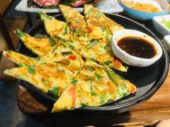 海鲜葱饼-明洞阿姨·韩式酱蟹烤肉·创意料理(三元桥店)