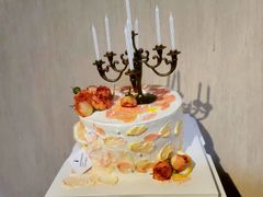 黄玫瑰鲜花烛台生日蛋糕-艾加柒克蛋糕茶歇甜品台(春熙路店)