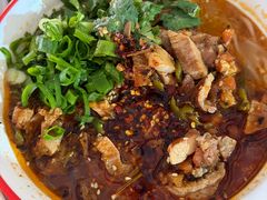 菠萝火烧肉米线-老奶烧肉米线