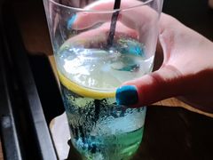 -Mx.cocktail bar