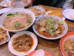 -爆炸头阿姨小四川正宗川味小吃(无任何分店)