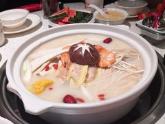 -三人行骨头王火锅(长寿店)