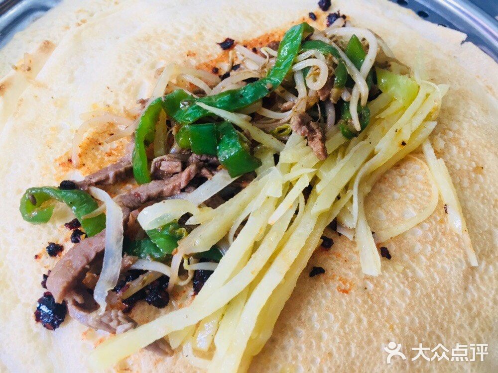 巧手美厨娘自制鸡蛋煎饼卷，一个不够卷两个