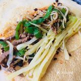 巧手美厨娘自制鸡蛋煎饼卷，一个不够卷两个