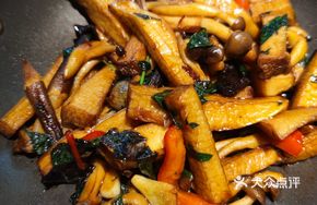 Pan-Fried Perilla and Three Mushrooms
