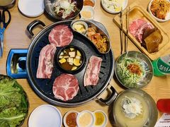 -江南猪肉商会无限续吃(弘大店)