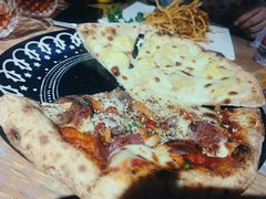 狂野拼榴莲披萨-盘炉forenza·云贵川融合小食堂 ( 钟楼中柳巷店)