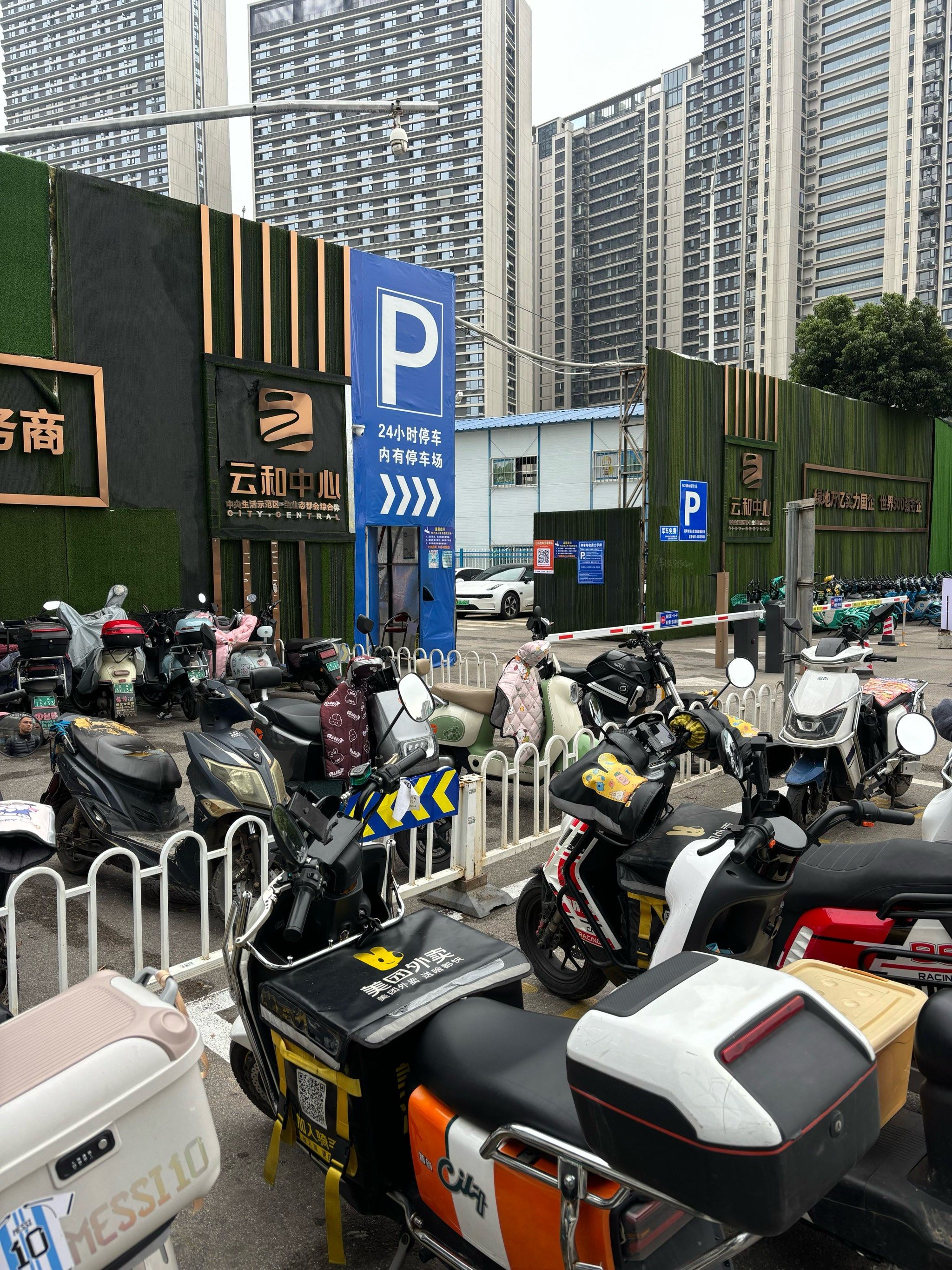 避雷万达旁边这个停车场