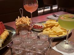 -FOUR PLAY BAR