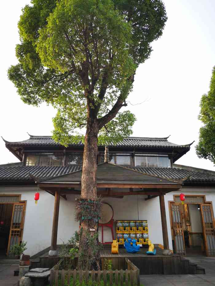 小竹林农庄-"前台那个服务员态度好差,差的很.老板也是.