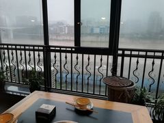 靠窗位-李子坝梁山鸡(李子坝大鸡哥店)