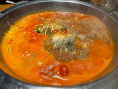 -野山舂·贵州现舂酸汤火锅(鸿通城店)