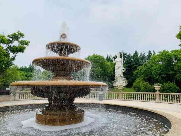 香梅和平御园-"被我们称为小马公园,养了几匹马.孩子很喜.