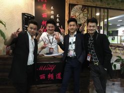 -镁连社·美联社