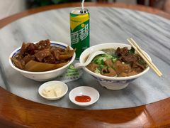 大碗猪肠拼牛腩细面-珍珍小食店(西华路店)