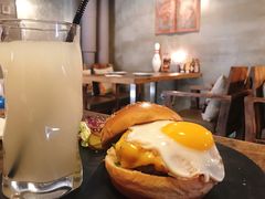 经典芝士汉堡-HIGH FIVE哈福手工汉堡(桂林路店)