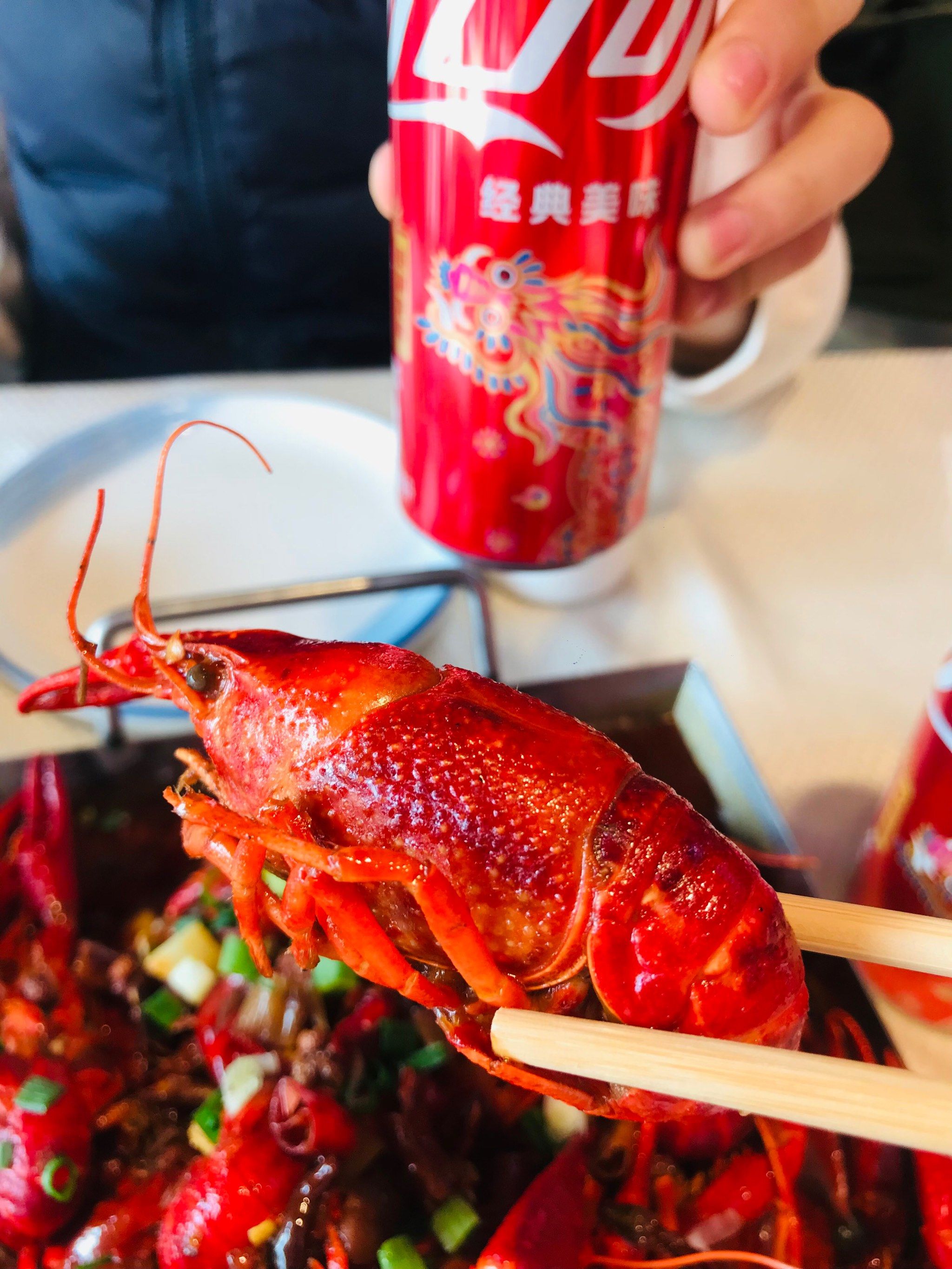 红亮诱人的麻辣小龙虾