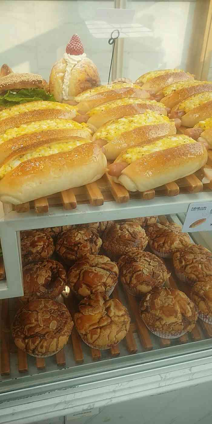 法贝滋面包(长安店)-"单位发的蛋糕券,正好爸爸过寿,去定了两个.