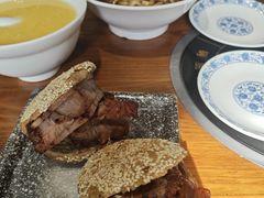 -老天桥酱肉烧饼夹肘子(天桥店)