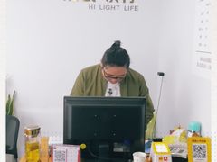 -视野联行眼镜•蔡司•依视路(温江店)
