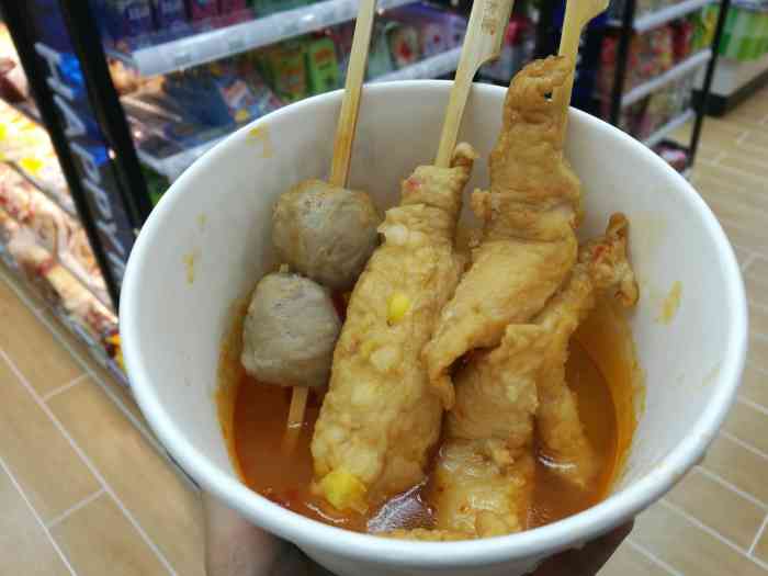 悦来悦喜算是商品比较齐全的一家店,最喜欢吃里面的黑胡椒烤肠,虽然有