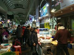 各种海鲜和肉类-西归浦每天偶来市场