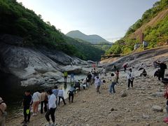 -燕子河大峡谷天坑仙境