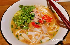 Yellow Braised Pork Noodles