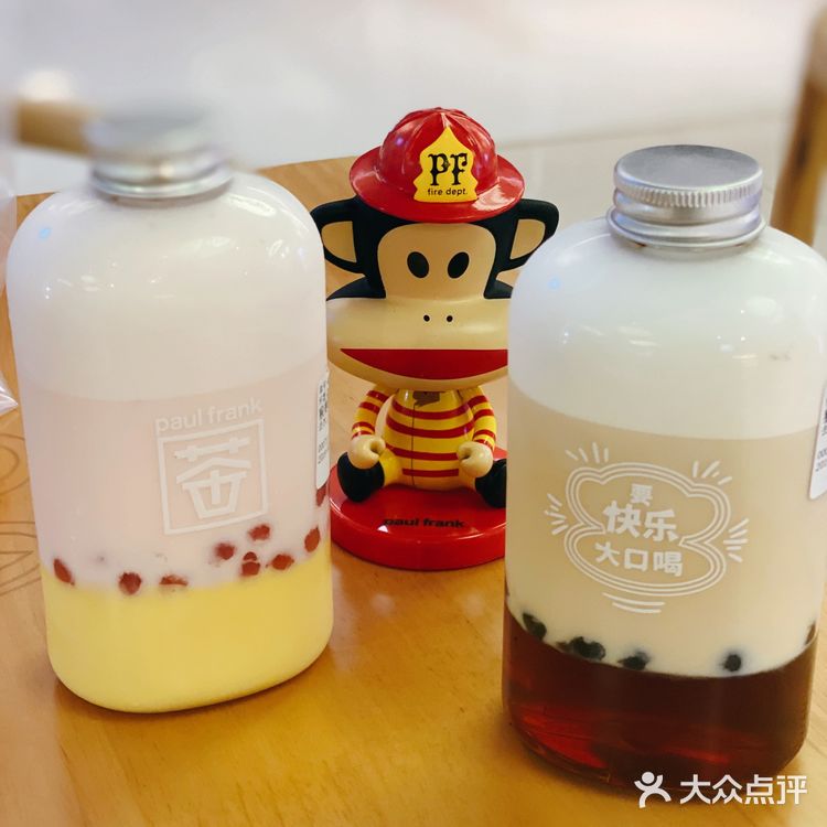 上层是现打的芒果汁，加上顶层清甜的奶盖