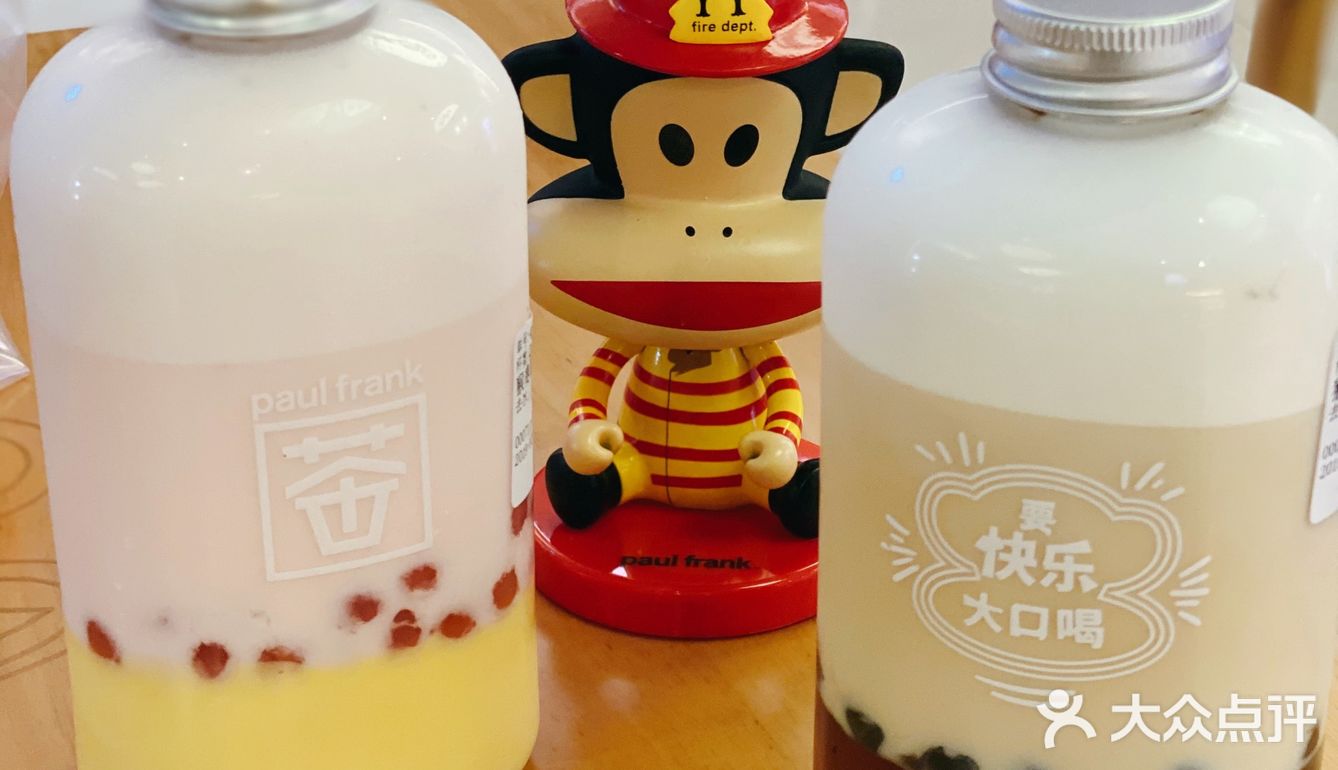 上层是现打的芒果汁，加上顶层清甜的奶盖