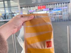 -麦当劳(上海虹桥站30B检票口楼上)