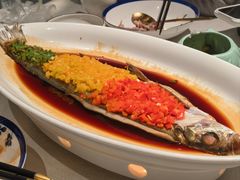 三色彩椒蒸白鱼-狮王府淮扬菜(老门东店)