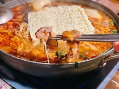 部队锅-MI WU FACTORY米屋美食工厂餐厅(绿地店)