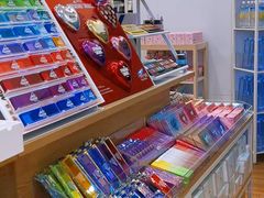 -名创优品(北京新中关购物中心地铁层店)