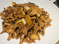香肉酱炒笋菇-有璟阁港式餐厅(国贸商城店)