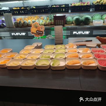 环境: 环境比想象中干净很多，打扫的很勤，服务人员也