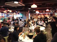 大堂-鲜入围煮花胶鸡海鲜火锅