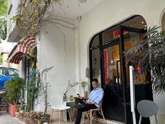 -彳亍咖啡·这里(水湾路店)