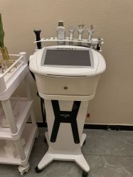 -柒朵科技美肤中心