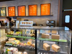 面包甜点陈列柜-星巴克(杭州西湖银泰1F店)