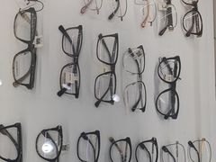 -美式眼镜·授权蔡司.依视路.尼康.豪雅.明月(南翔印象城店)
