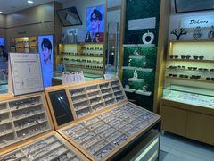 -光明眼镜·蔡司授权(徐泾店)