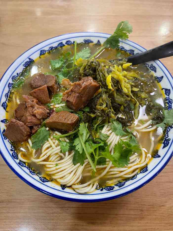 酸菜红烧牛肉面正圆烩面