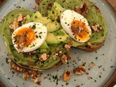 牛油果煮蛋吐司-RAC BAR(安福路店)