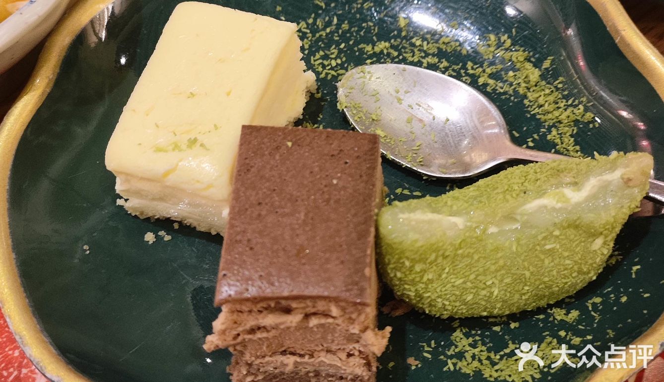 以和牛畅吃为特色，牛肩肉、牛上脑肉质鲜嫩多汁、纹路清晰