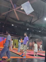 -飞吧潮玩运动蹦床游乐场