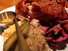 招牌脆皮烤猪肘-Malena玛莲娜