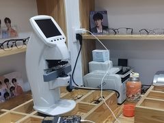 -豪门视光·星趣控·蔡司依视路眼镜代理商(中央大街店)